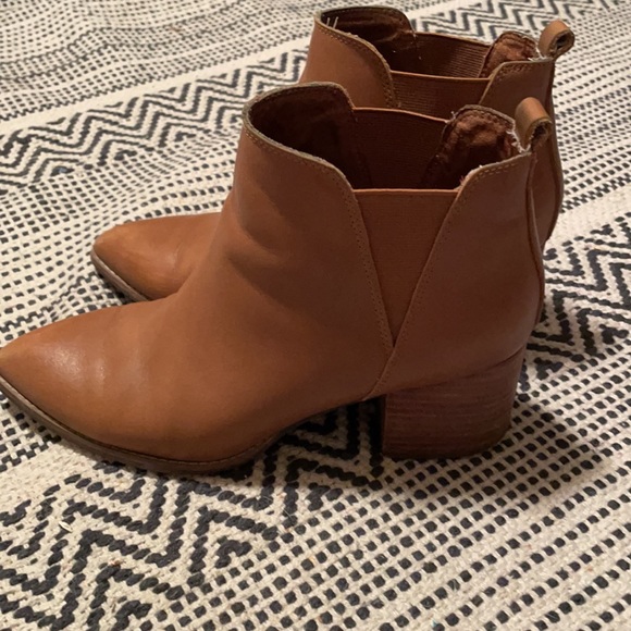 Brown leather ankle boots - Picture 2 of 3